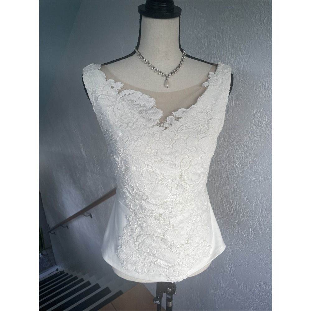 Bailey 44 NWOT Ivory Tuscan Pattern Lace Sleeveless Lined Top V neck Size Medium